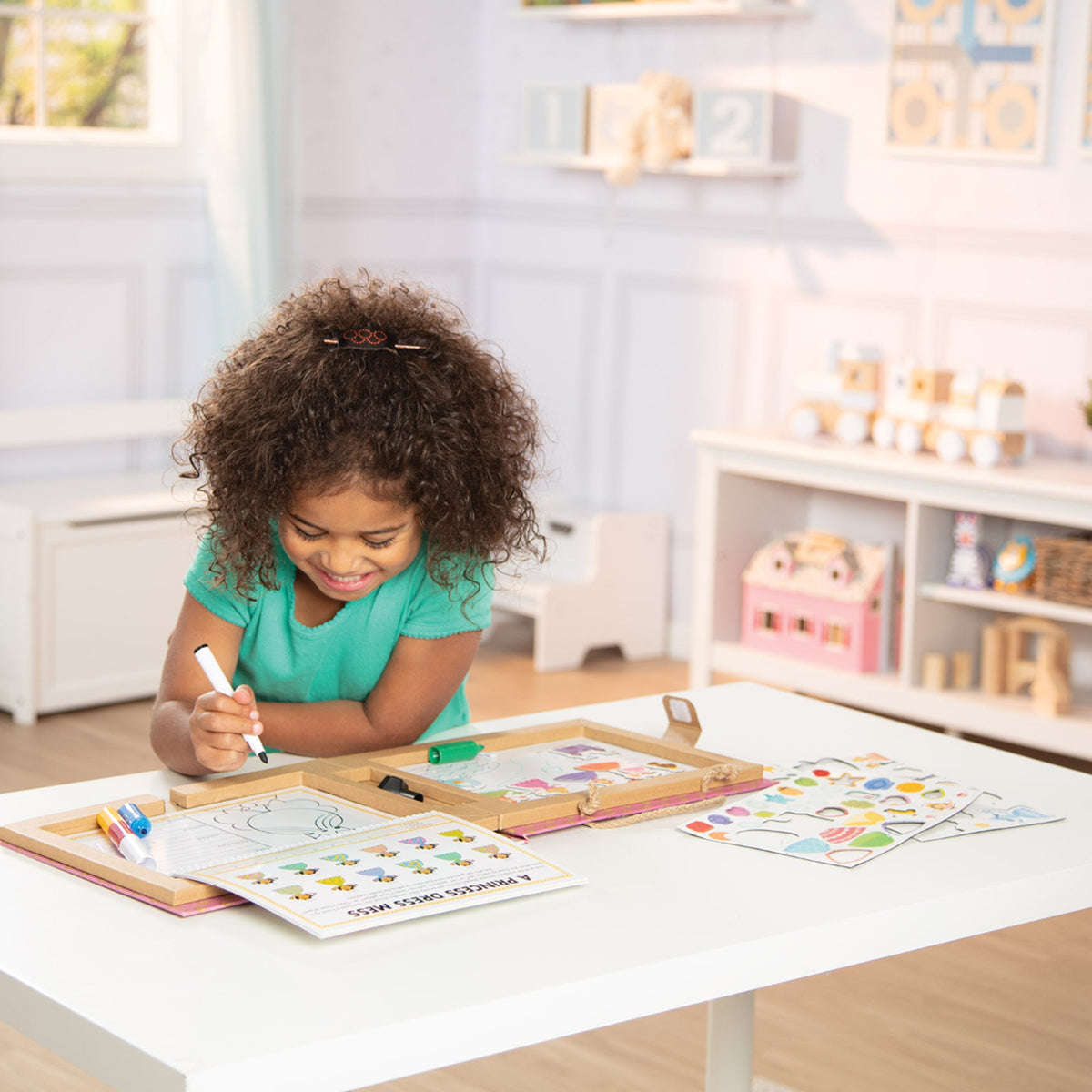 Natural Play: Play, Draw, Create Reusable Drawing & Magnet Kit – Princesses S0