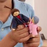 Wooden Doll Family Q6