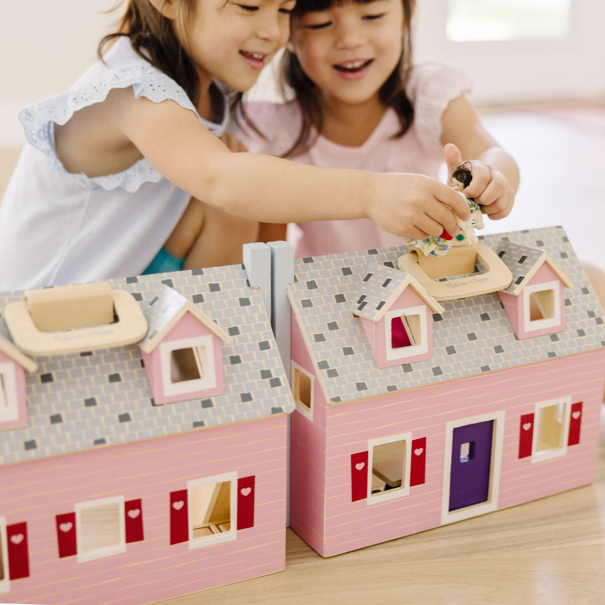 Wooden Fold & Go Dollhouse S7