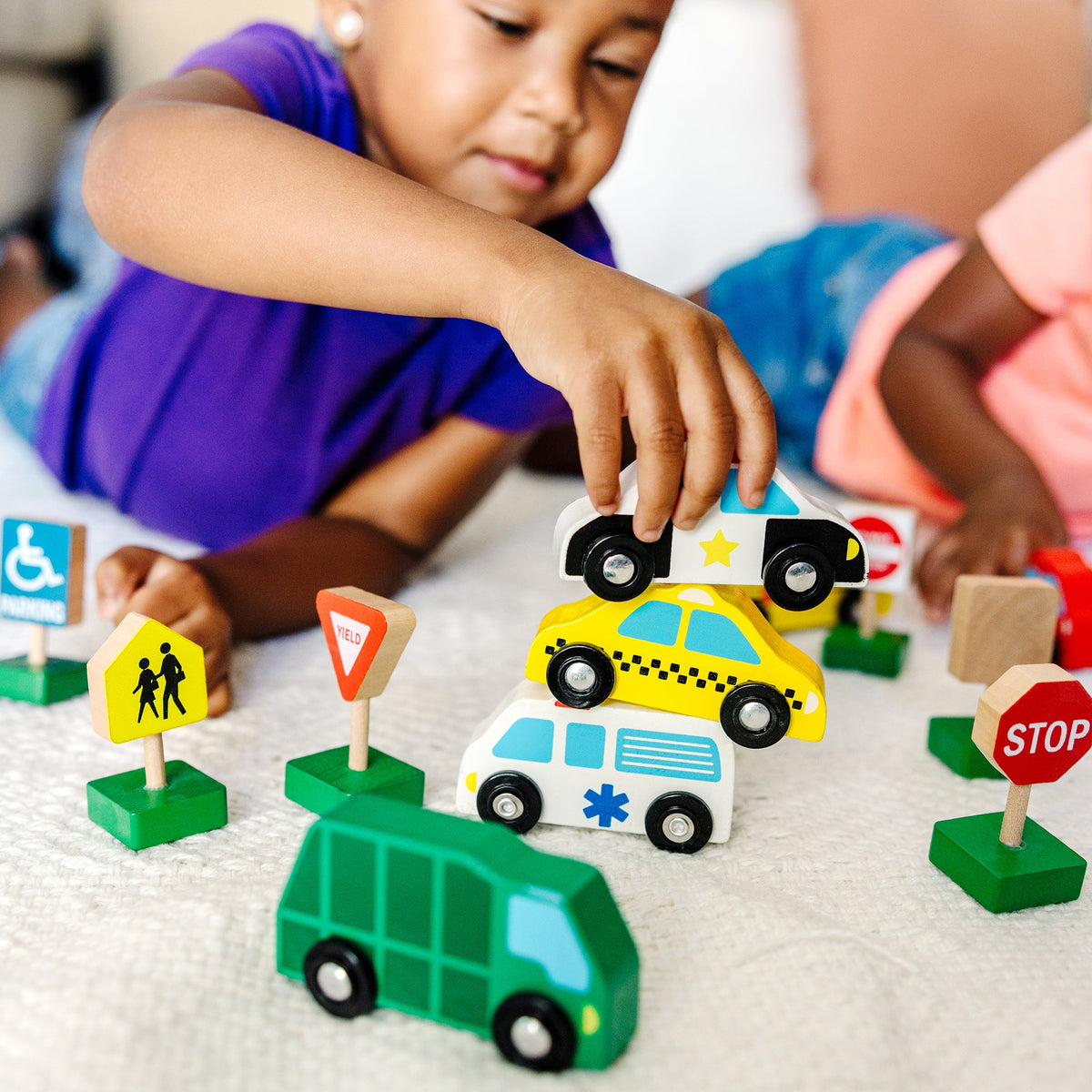 Wooden Vehicles and Traffic Signs F0